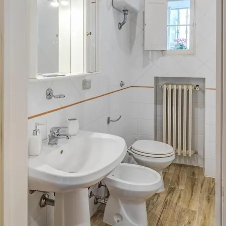 לינה וארוחת בוקר Dimora San Leucio לצ'ה