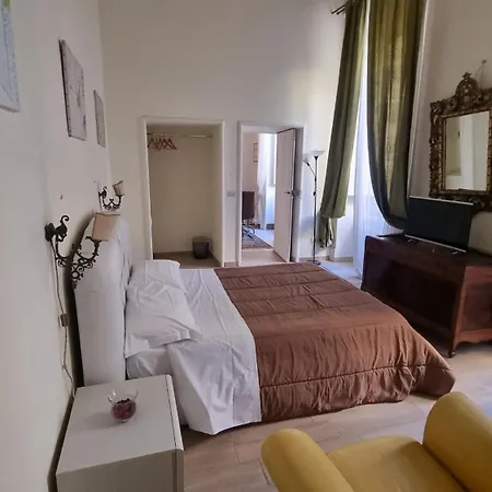 Dimora San Leucio 3* לצ'ה