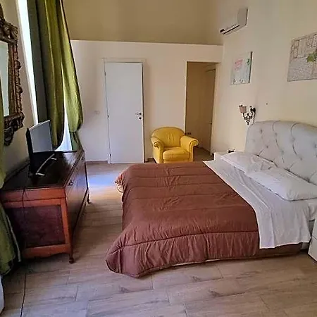 לינה וארוחת בוקר Dimora San Leucio 4*