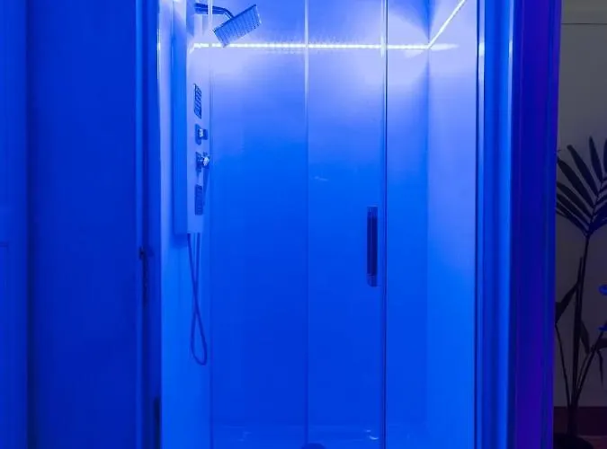 Dimora San Leucio 3* לצ'ה