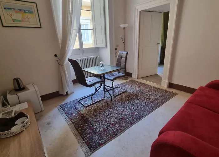 Dimora San Leucio 3* לצ'ה